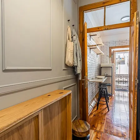 Sunlit Historic Center Retreat Apartman *